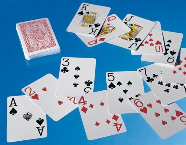 giant-print-plastic-coated-playing-cards-normal-size